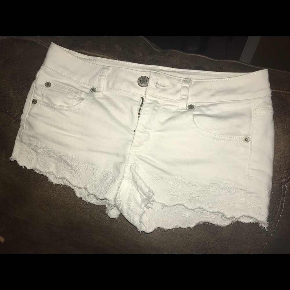 American Eagle white shorts